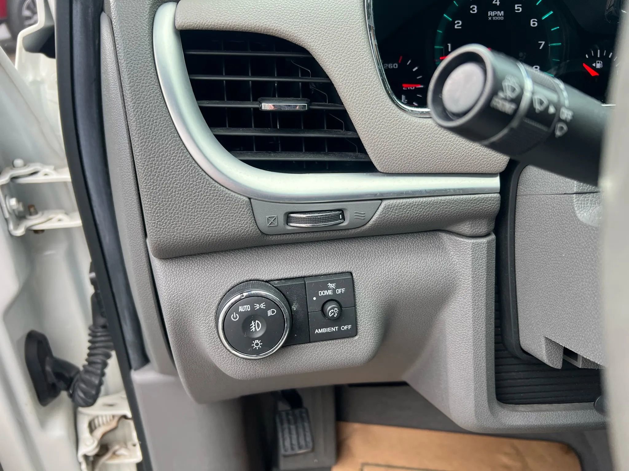 Used 2015 Chevrolet Traverse LT image 26