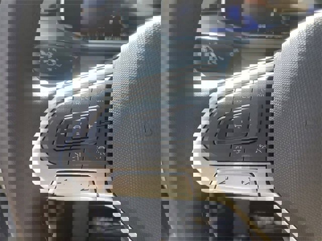 Certified 2025 Volkswagen Taos SE image 18