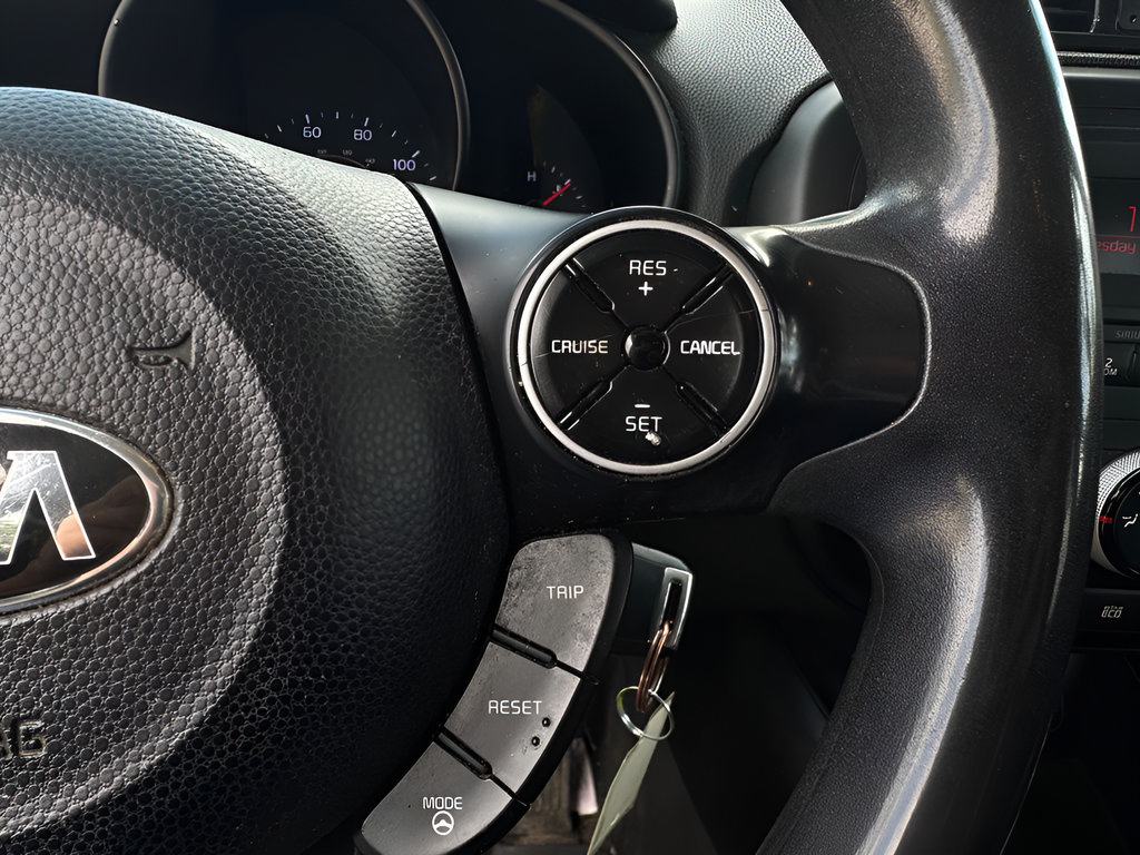 Used 2015 Kia Soul + FWD image 22