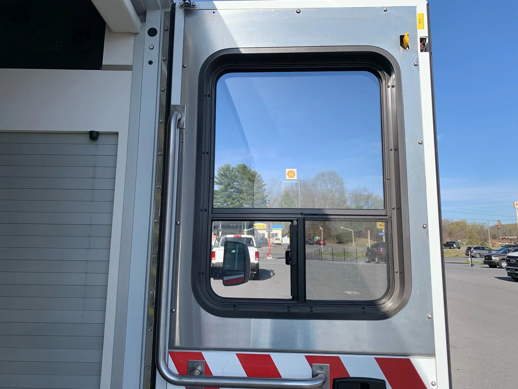 Used 2014 Chevrolet Express 4500 w/ Ambulance Package image 43