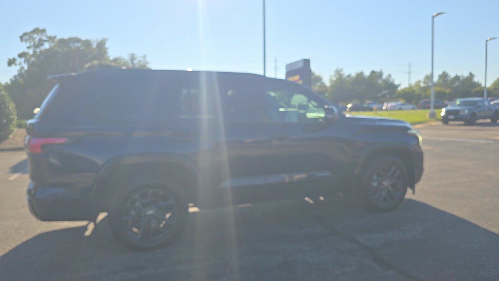 Used 2023 Toyota Sequoia Platinum AWD/4WD image 6