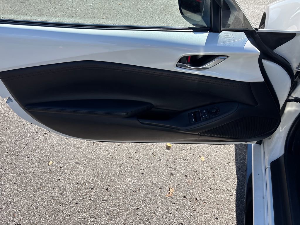 Used 2019 MAZDA MX-5 Miata RF Grand Touring w/ Appearance Package image 9