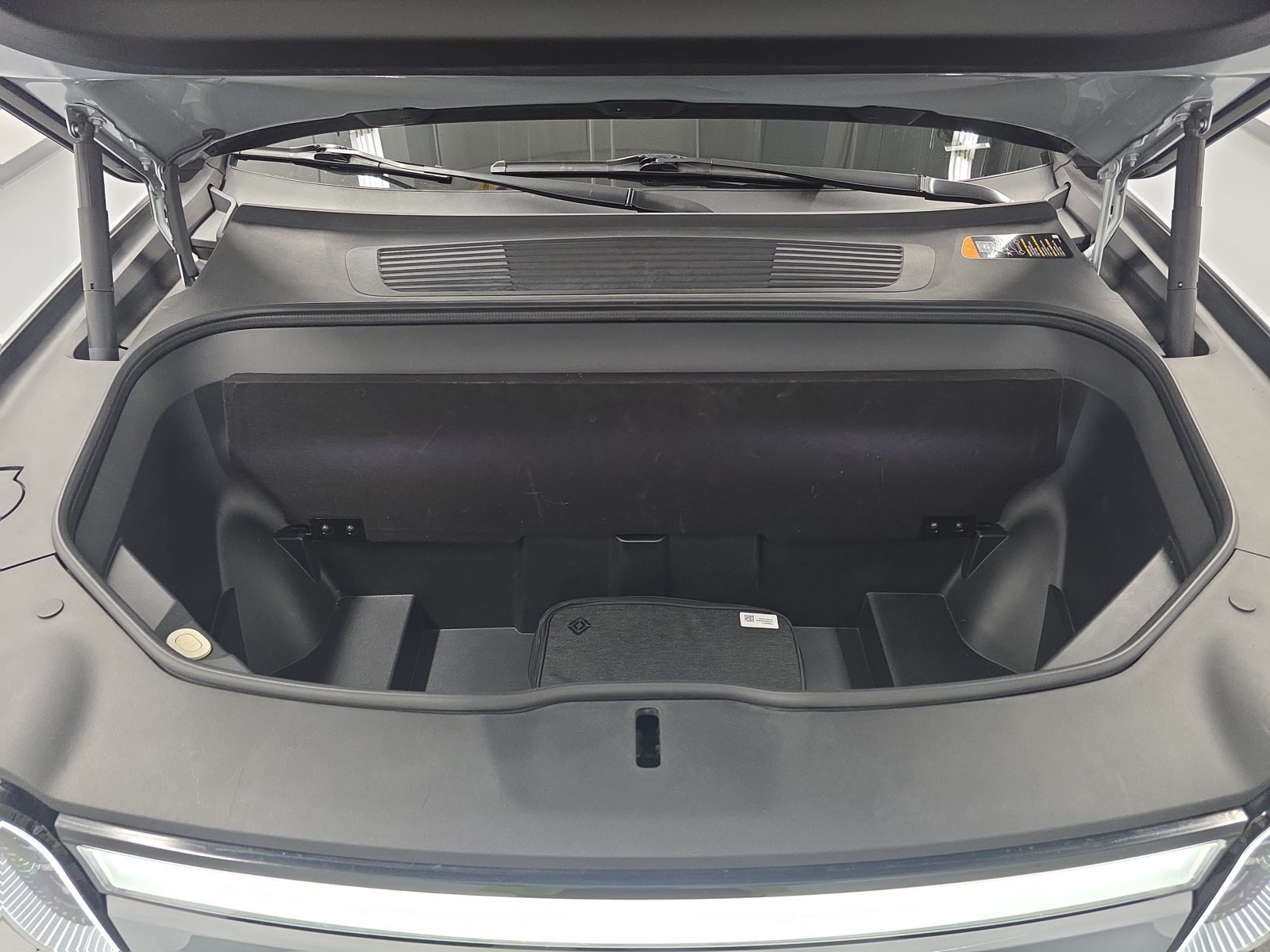 Used 2023 Rivian R1S Launch Edition Quad AWD/4WD image 14