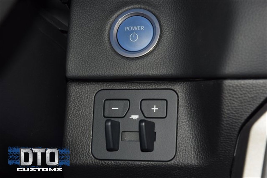 Used 2024 Toyota Tundra Limited w/ Power Package image 31