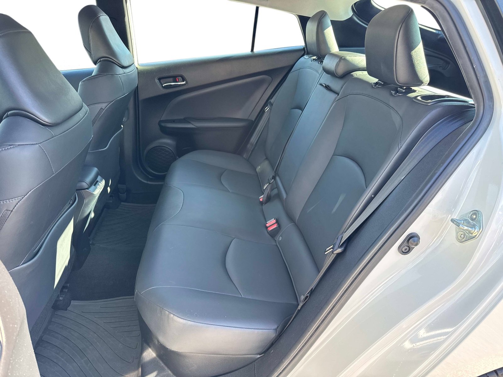 Used 2020 Toyota Prius XLE w/ Advanced Technology Package image 12