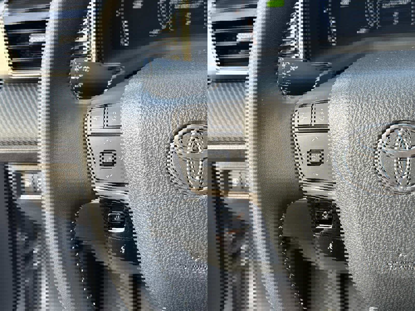 Used 2025 Toyota Camry SE image 31