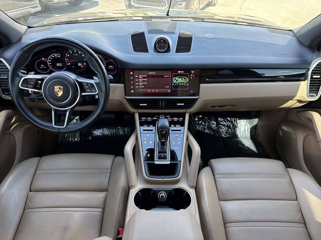Used 2022 Porsche Cayenne AWD/4WD image 16