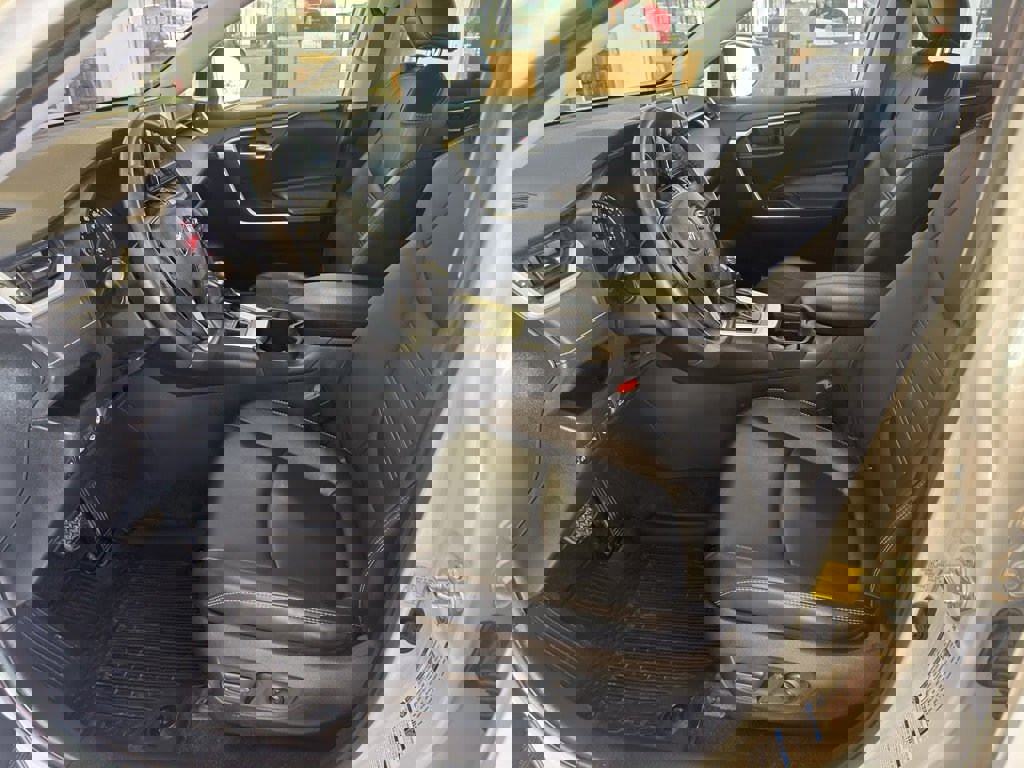 Used 2021 Toyota RAV4 XLE Premium image 10