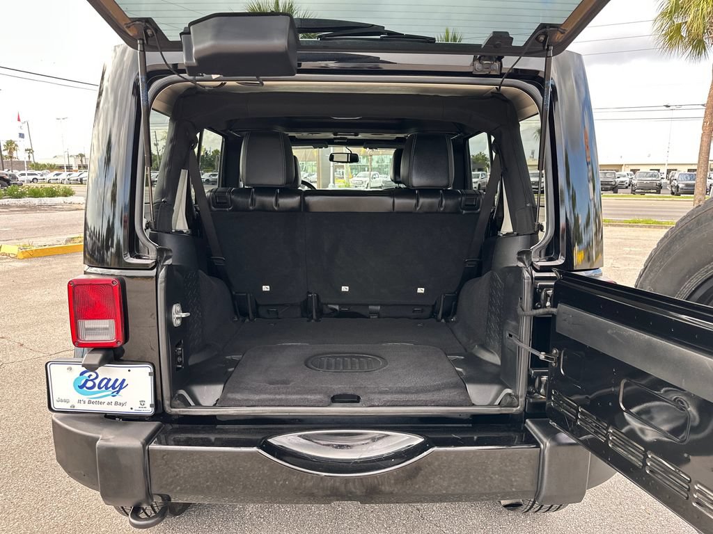 Used 2017 Jeep Wrangler Unlimited Sahara w/ Connectivity Group AWD/4WD image 14