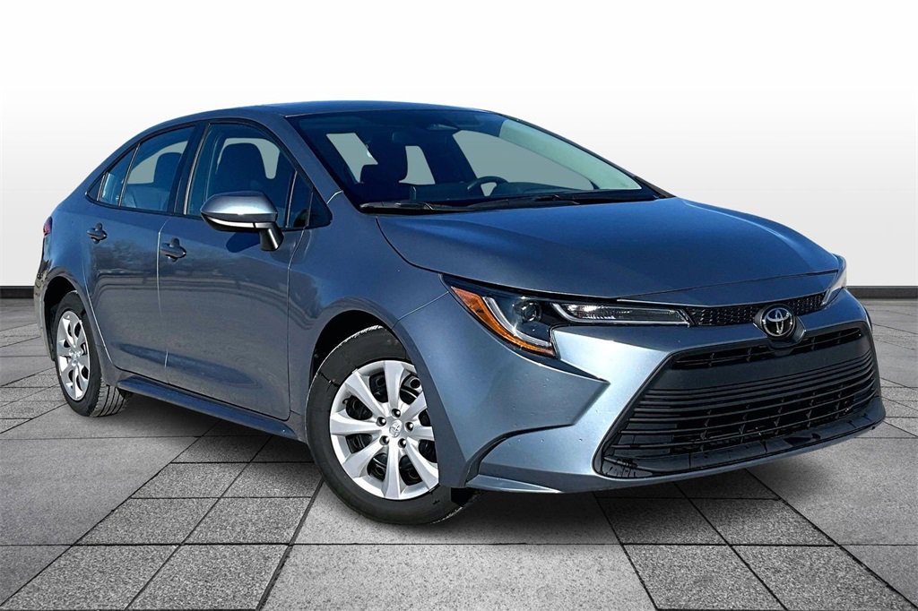 Used 2024 Toyota Corolla LE image 2