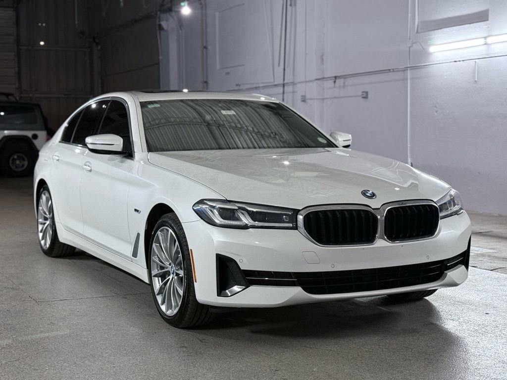 Used 2023 BMW 530e xDrive w/ Premium Package image 3