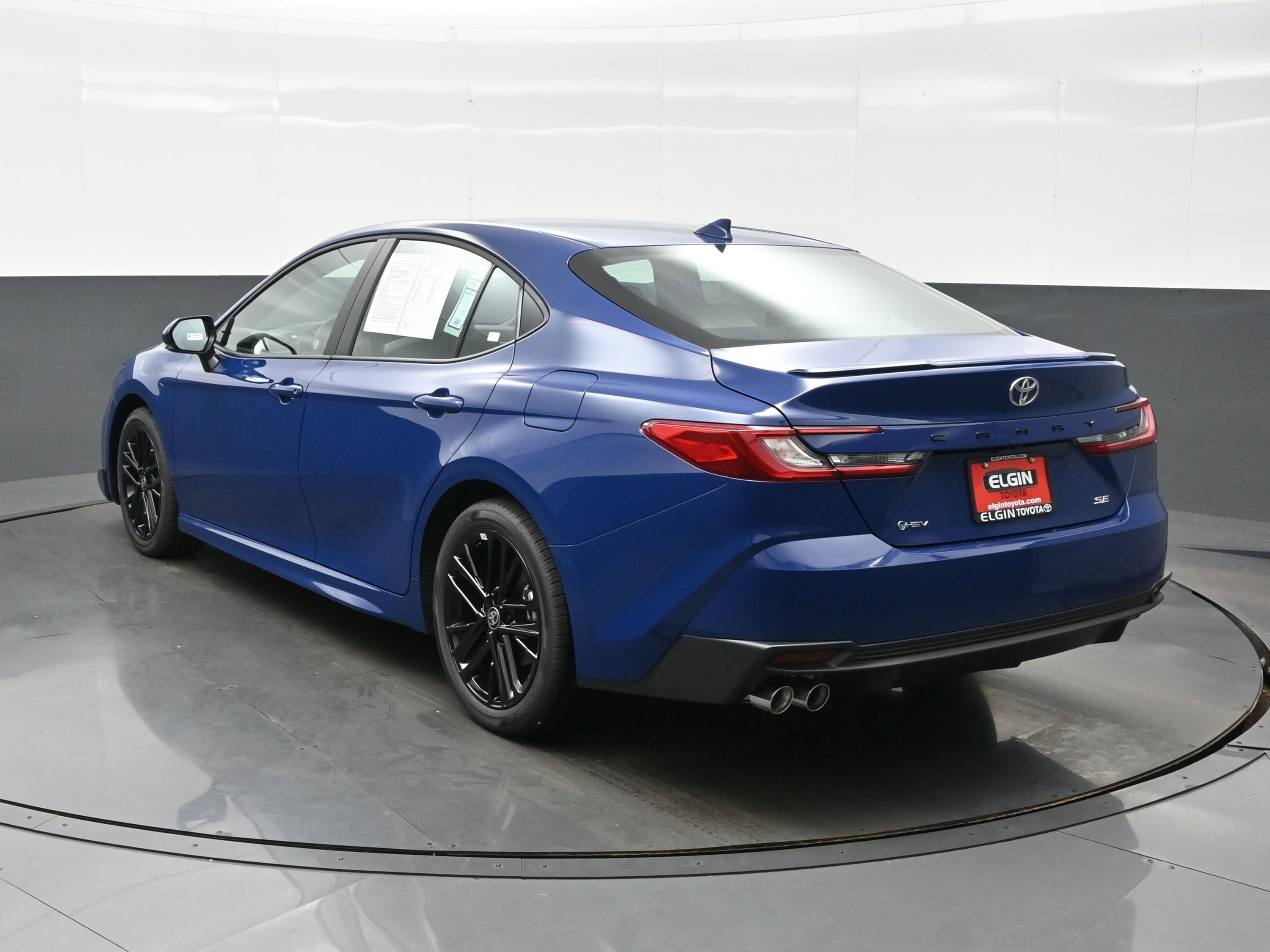 Used 2026 Toyota Camry SE image 4