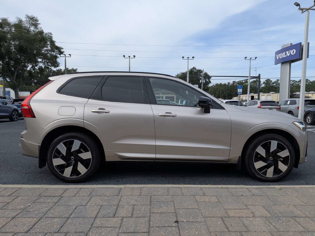 Certified 2024 Volvo XC60 T8 Ultimate w/ Climate Package AWD/4WD image 7