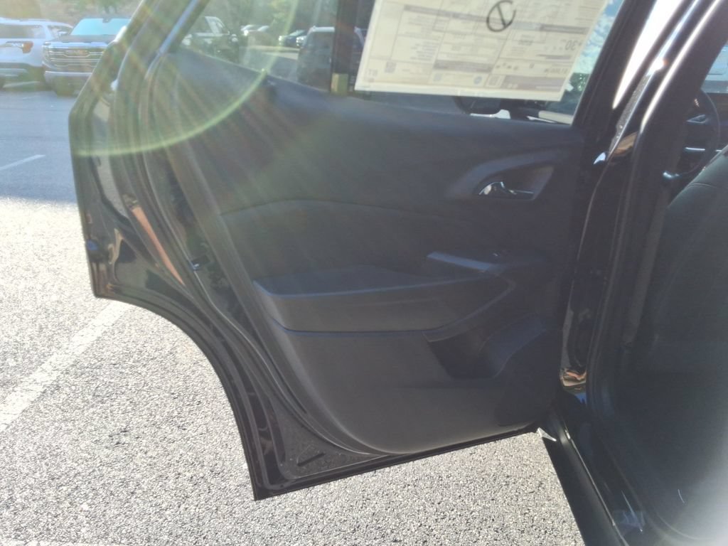 New 2026 Chevrolet Trax RS w/ Sunroof Package FWD image 15