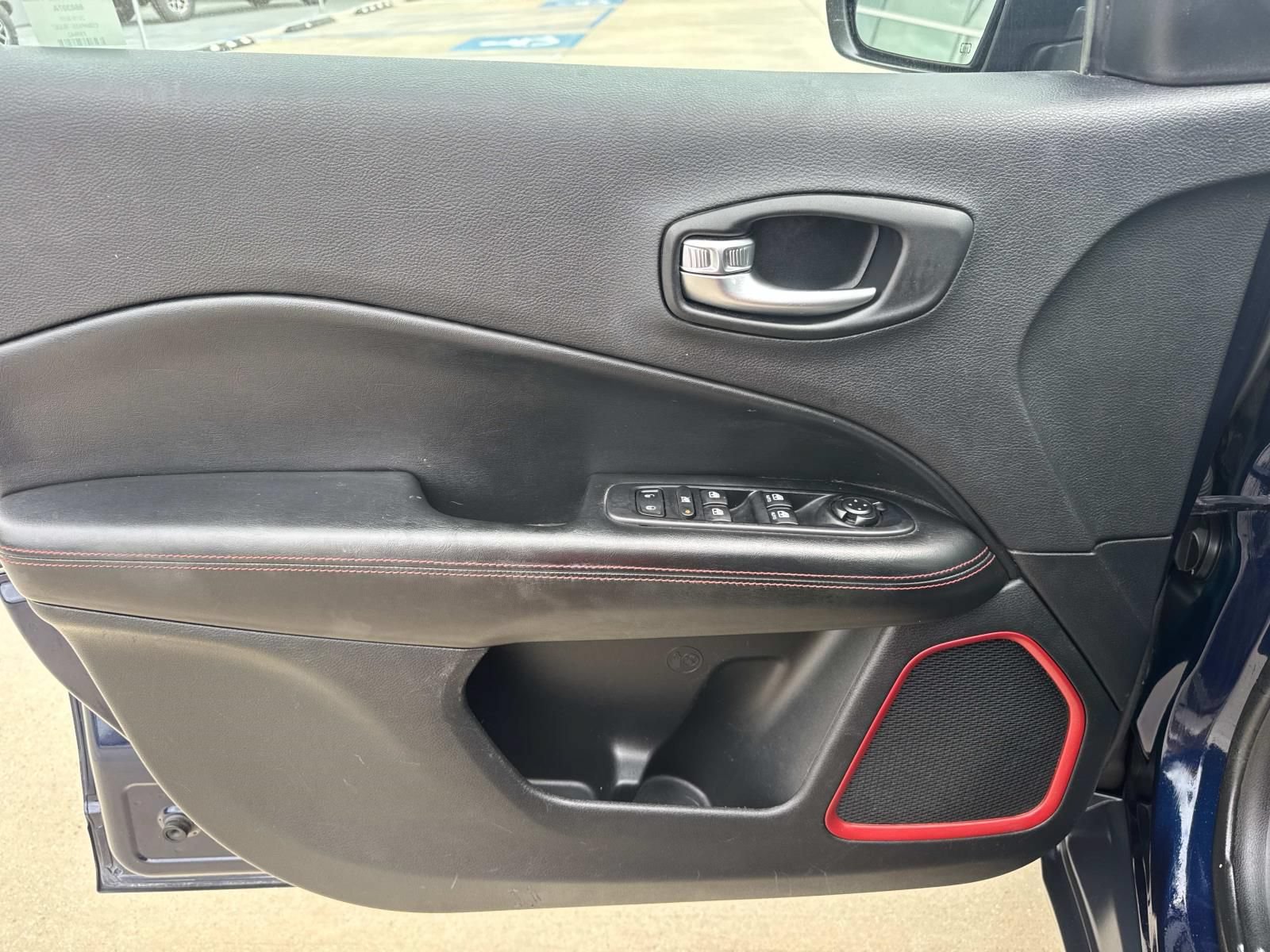 Used 2019 Jeep Compass Trailhawk AWD/4WD image 18