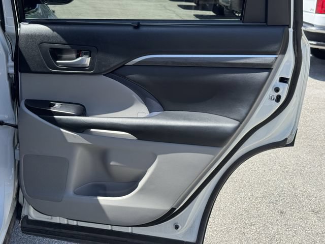 Used 2018 Toyota Highlander Limited FWD image 35