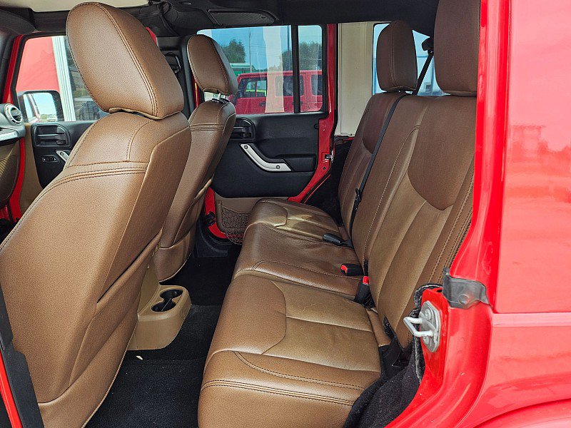 Used 2017 Jeep Wrangler Unlimited Sahara w/ Connectivity Group AWD/4WD image 8