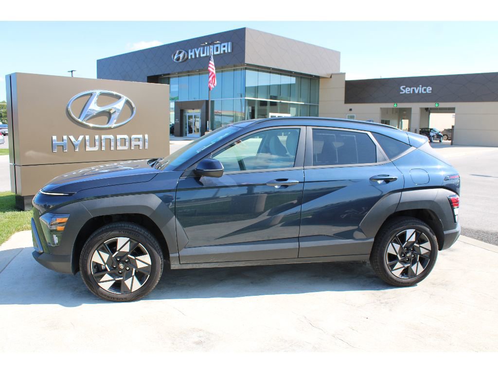 Used 2024 Hyundai Kona SEL image 2