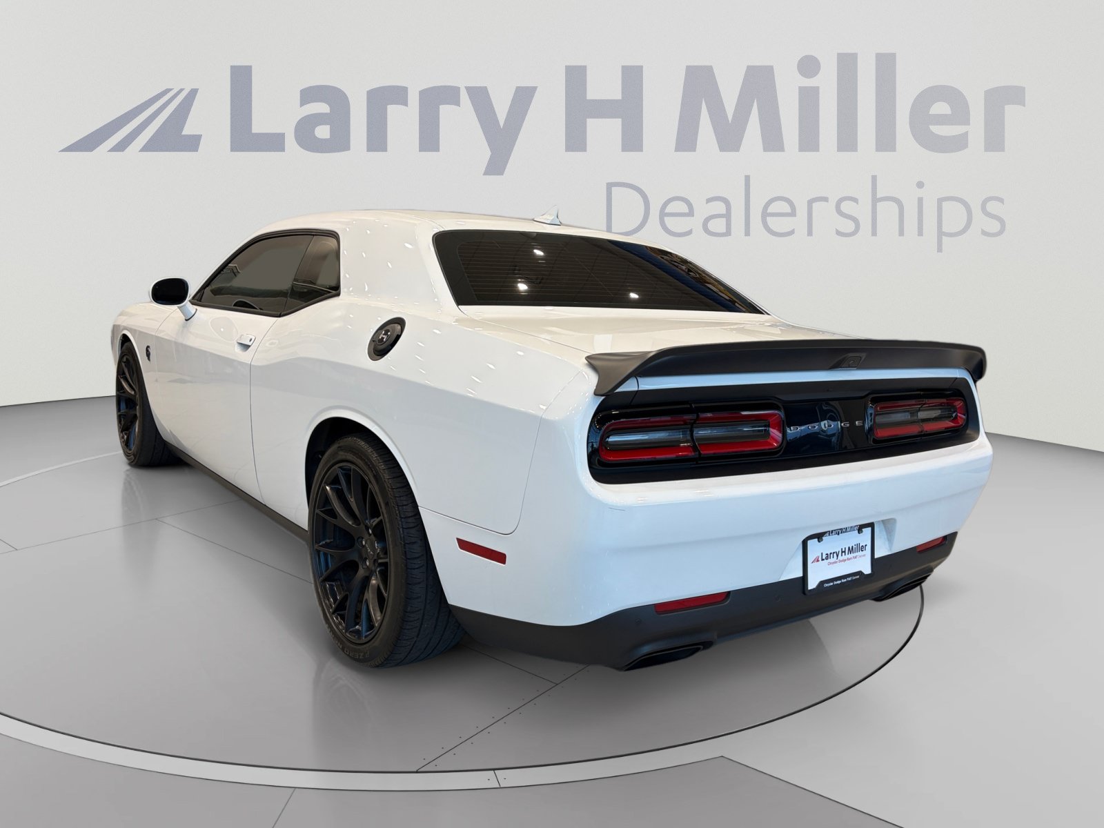 Used 2019 Dodge Challenger SRT Hellcat w/ Plus Package RWD image 3
