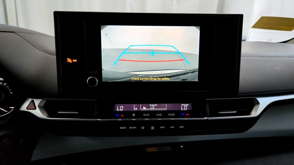 Certified 2025 Toyota Sienna LE AWD/4WD image 33