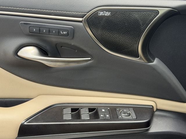 Used 2019 Lexus ES 300h w/ Accessory Package 2 FWD image 25