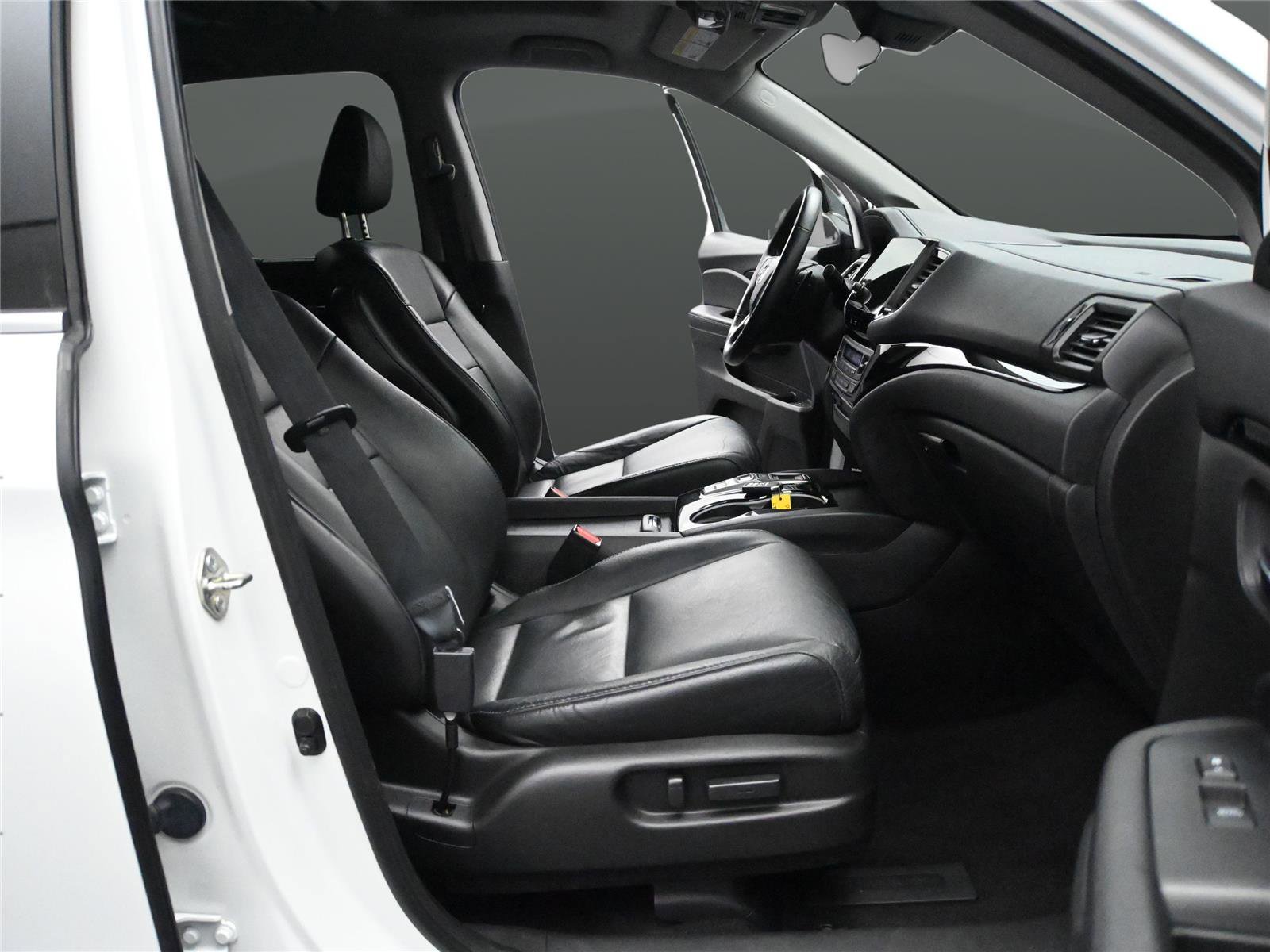 Used 2024 Cadillac XT4 Sport image 11