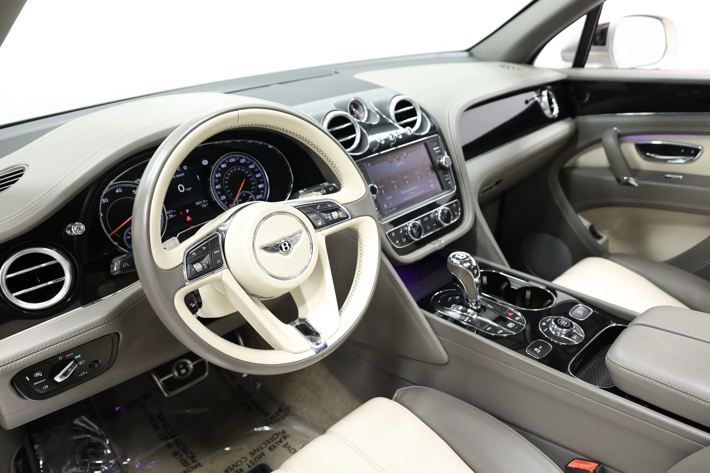 Used 2018 Bentley Bentayga Onyx Edition AWD/4WD image 2