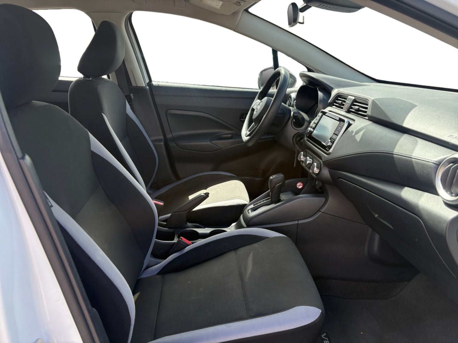 Used 2025 Nissan Versa S FWD image 17