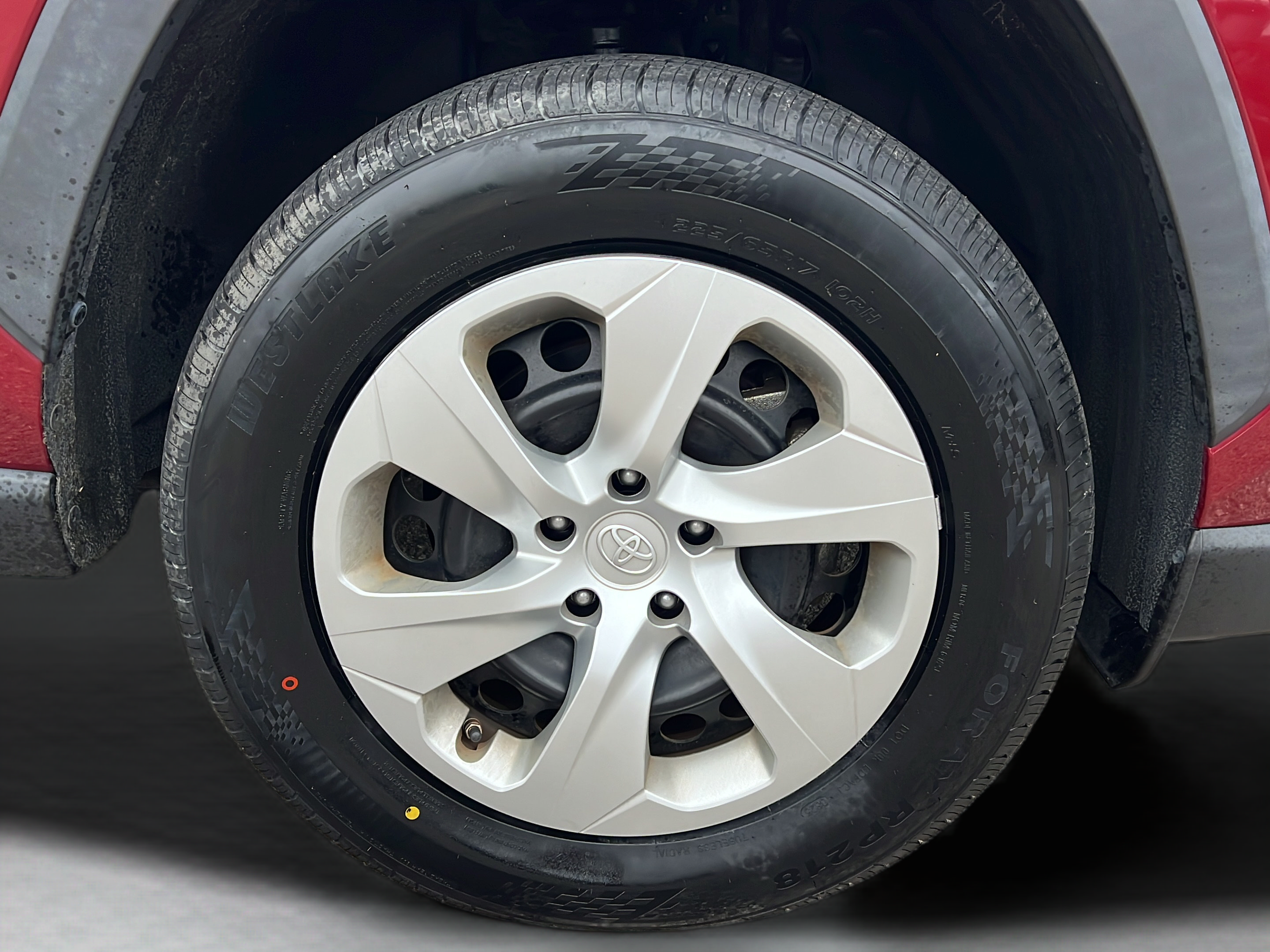 Used 2020 Toyota RAV4 LE FWD image 10