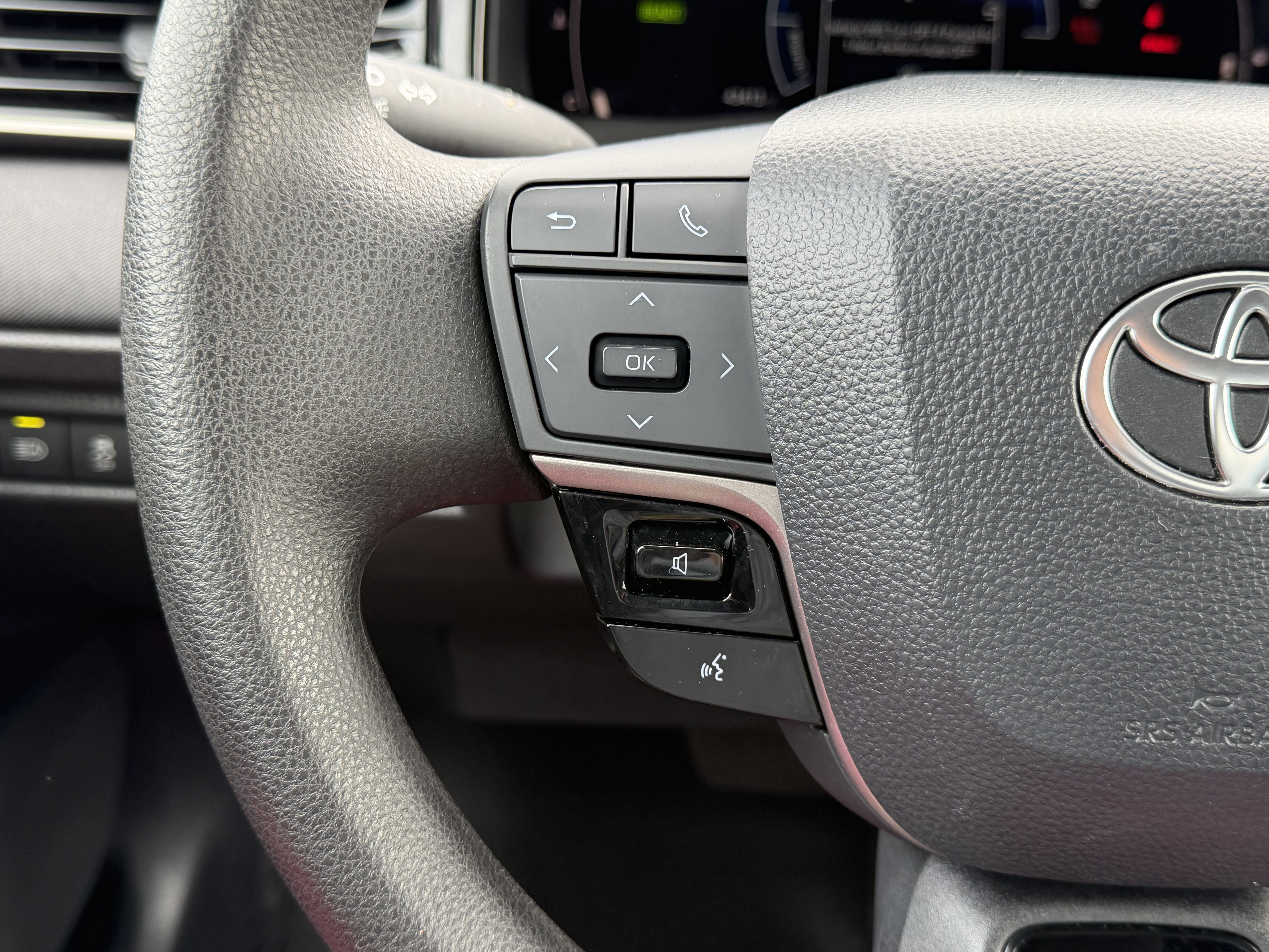 Certified 2025 Toyota Camry LE FWD image 25