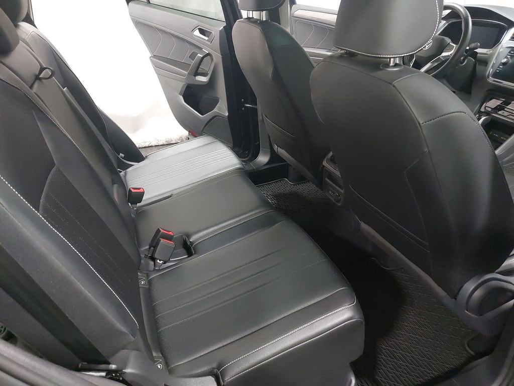 Used 2022 Volkswagen Tiguan SE image 11