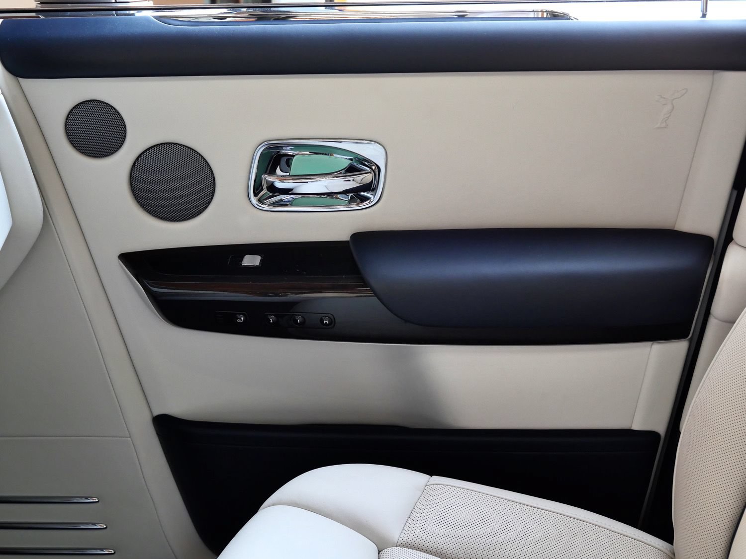 Used 2023 Rolls-Royce Phantom Sedan RWD image 11