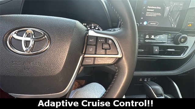 Used 2024 Toyota Highlander LE image 4