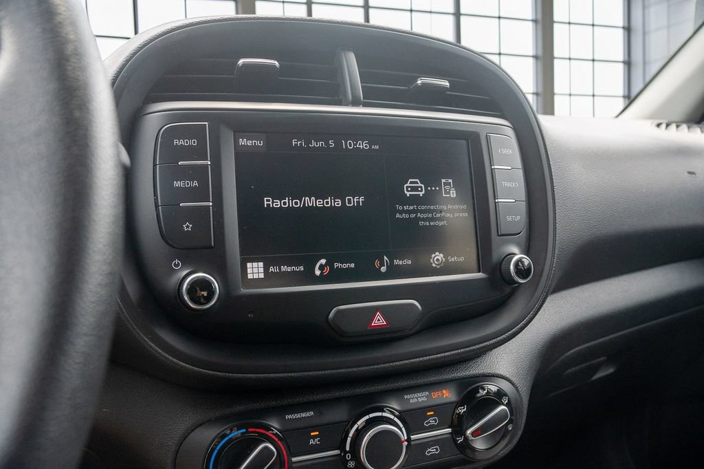 Used 2023 Kia Soul LX w/ LX Technology Package FWD image 9