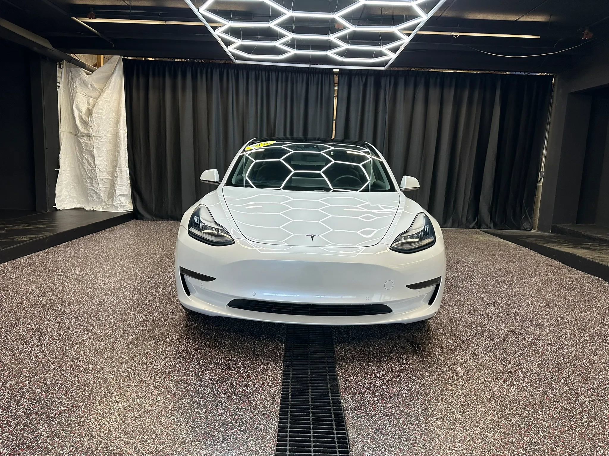 Used 2020 Tesla Model 3 Standard Range Plus image 2