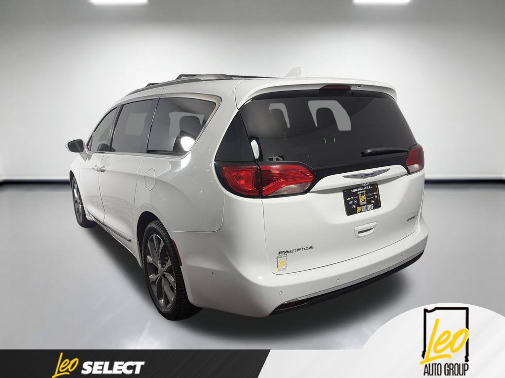 Used 2019 Chrysler Pacifica Limited w/ Tire & Wheel Group FWD image 6