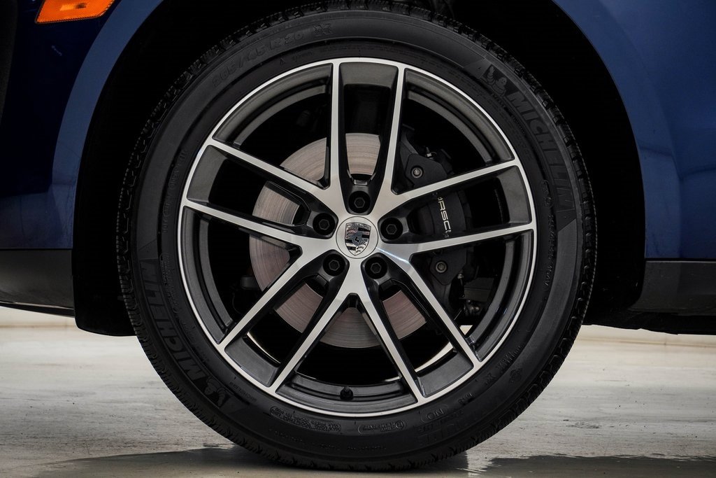 Certified 2025 Porsche Macan image 10