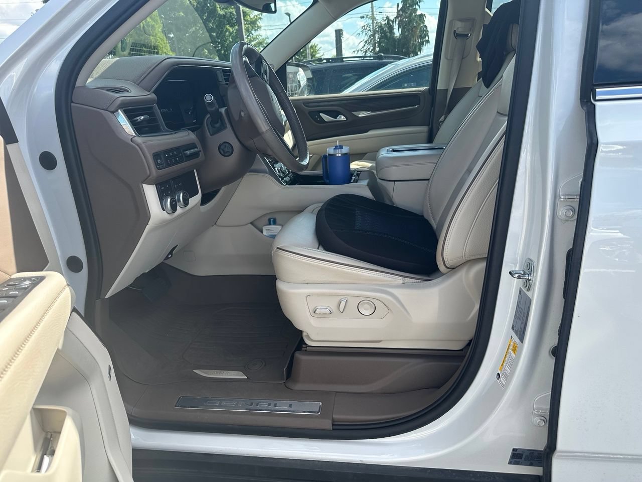 Used 2022 GMC Yukon Denali AWD/4WD image 10