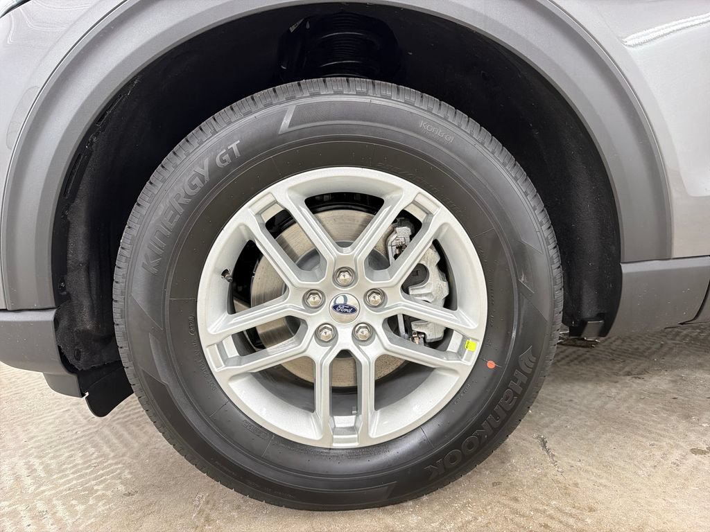New 2026 Ford Explorer Active RWD image 11