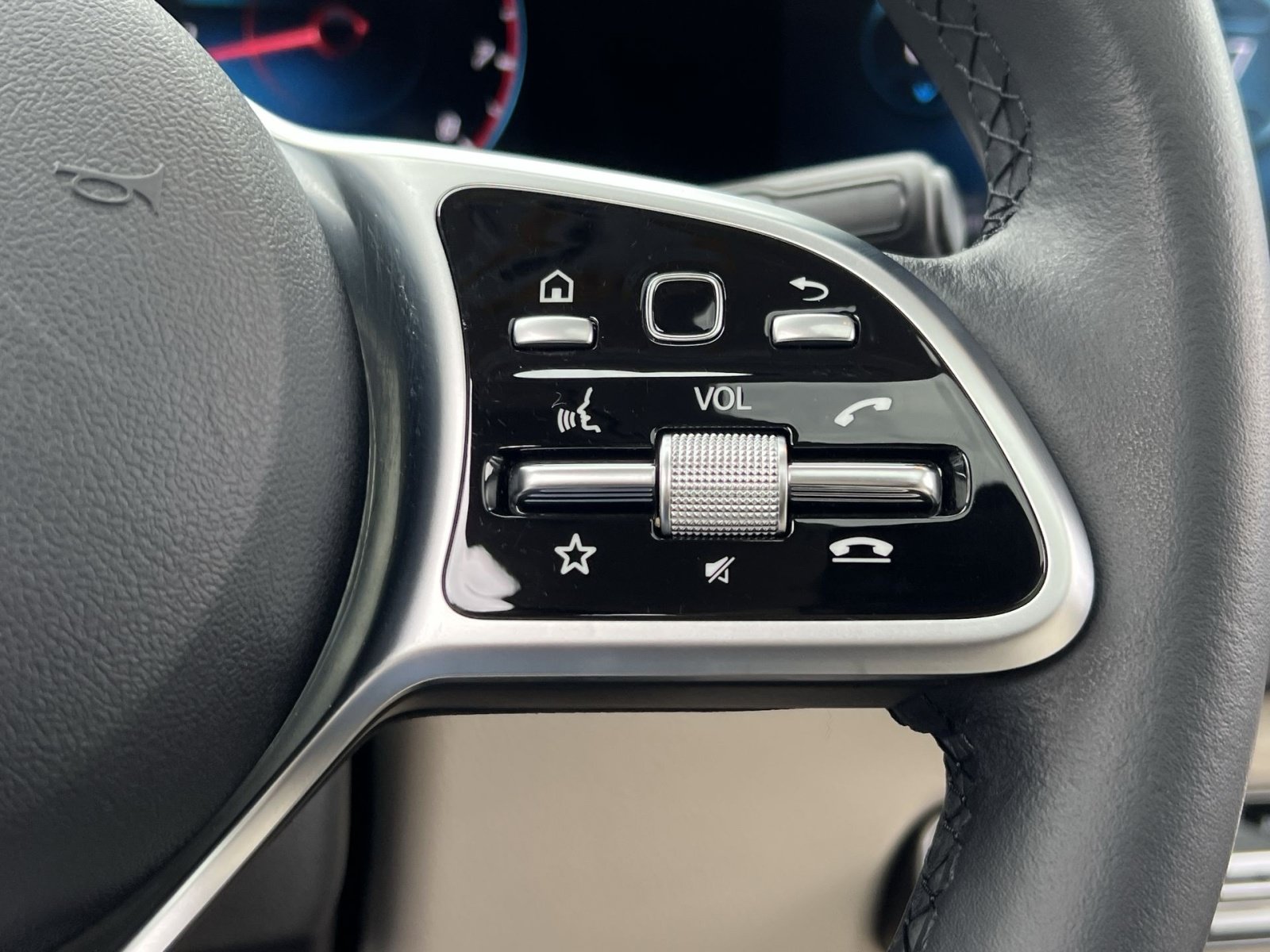 Used 2022 Mercedes-Benz GLB 250 image 35