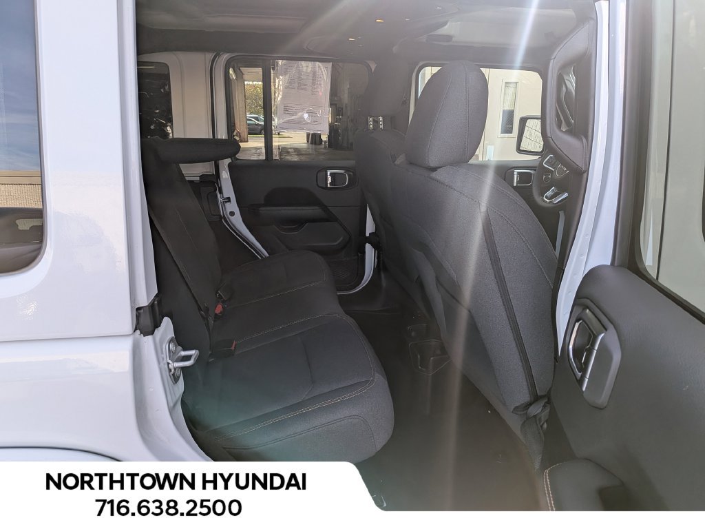 Used 2026 Jeep Wrangler Unlimited Sahara AWD/4WD image 33