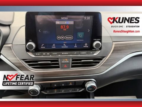 Used 2025 Nissan Altima 2.5 SV FWD image 25