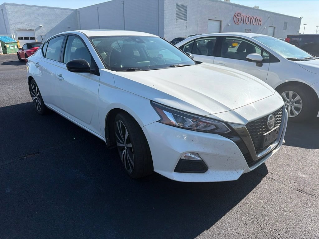 Used 2020 Nissan Altima 2.5 SR w/ Premium Package FWD image 2