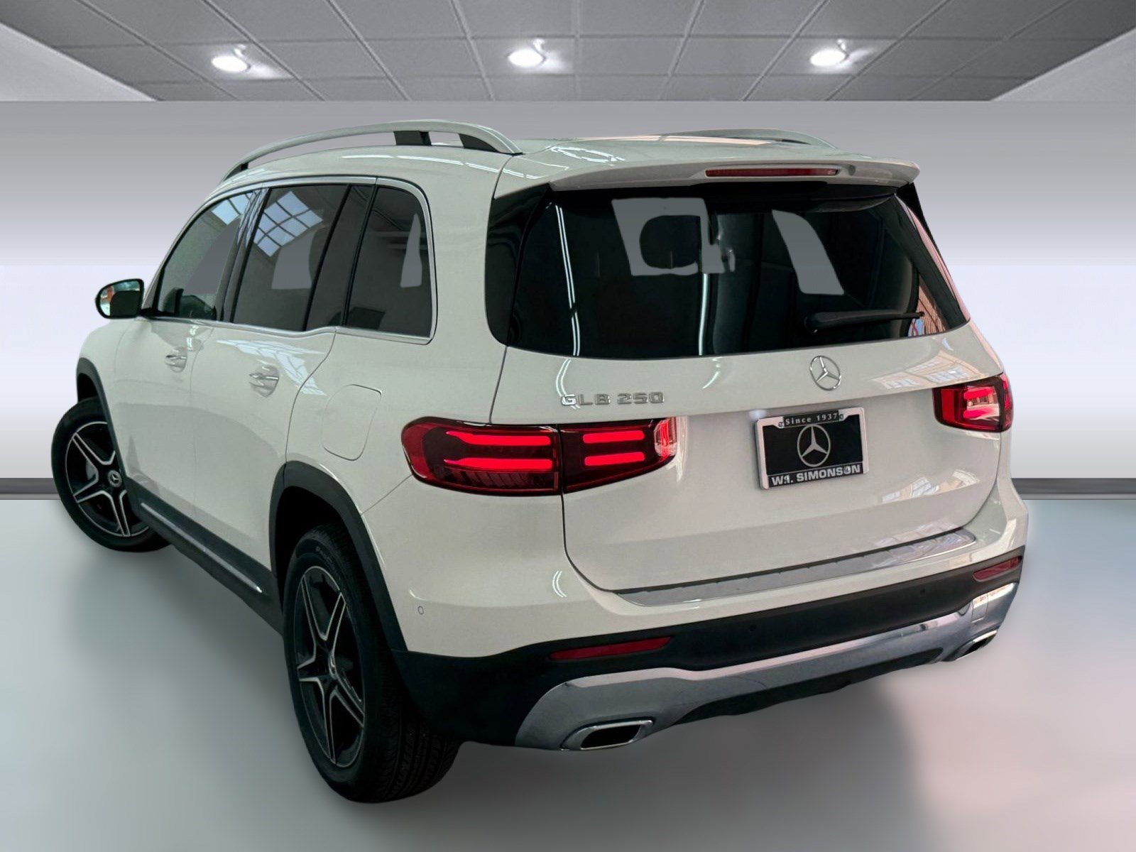 New 2026 Mercedes-Benz GLB 250 image 2