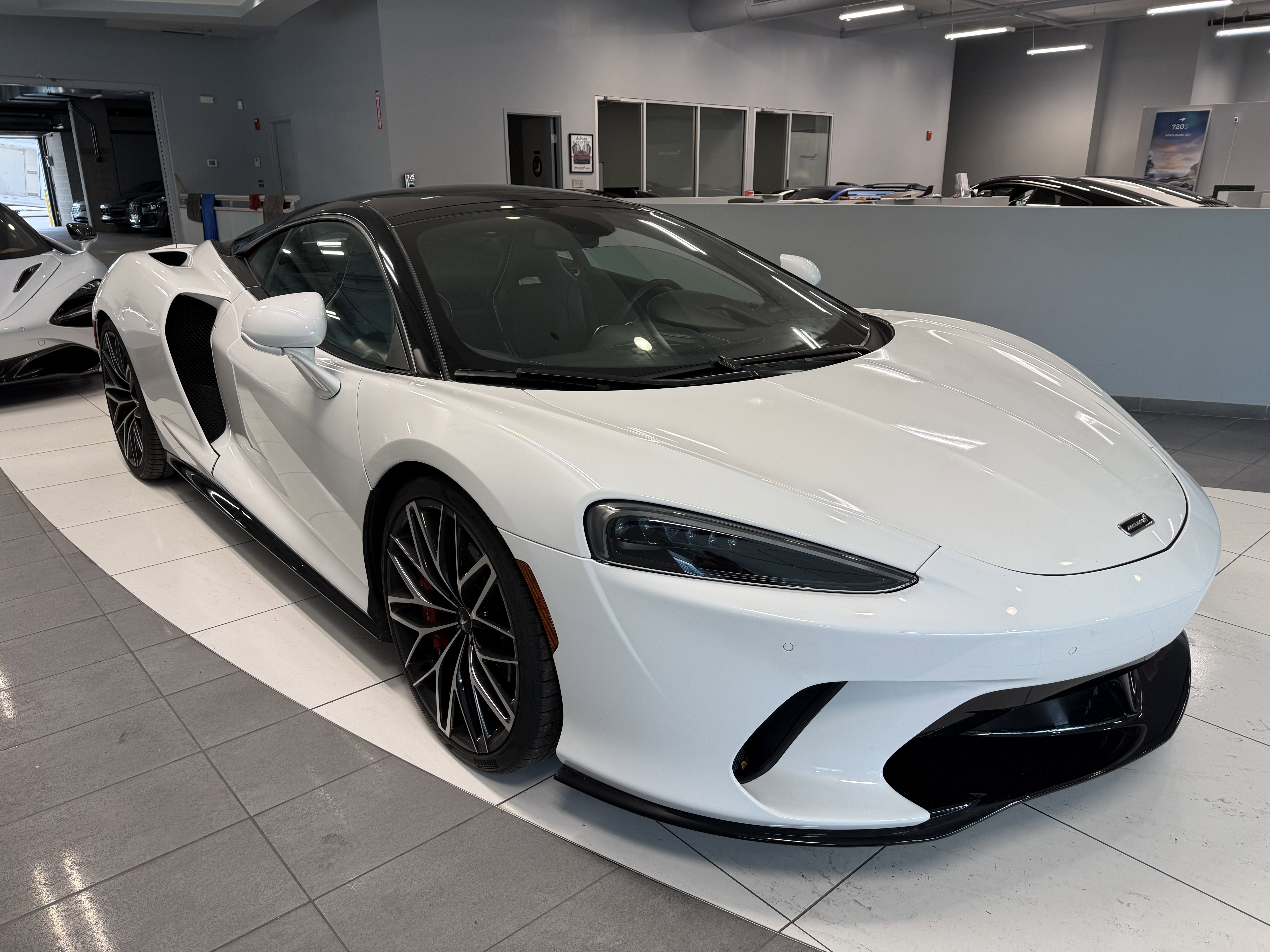 Used 2023 McLaren GT RWD image 5