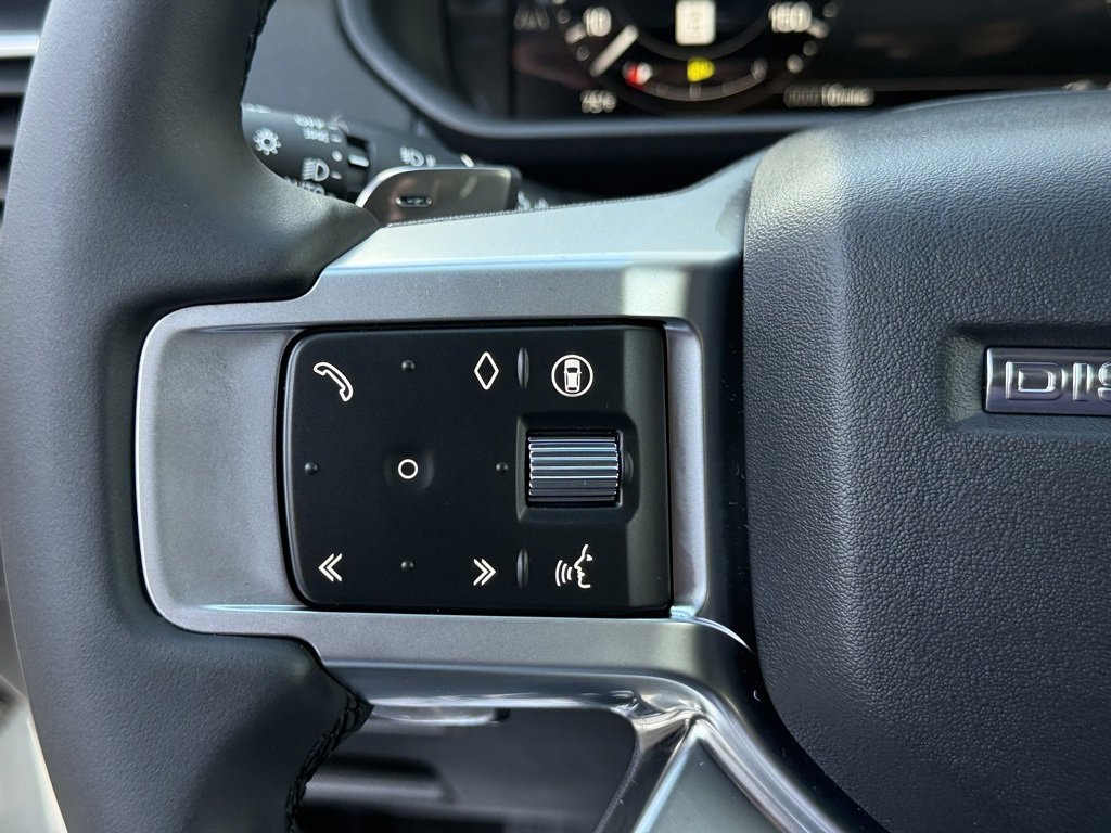 New 2025 Land Rover Discovery S image 17