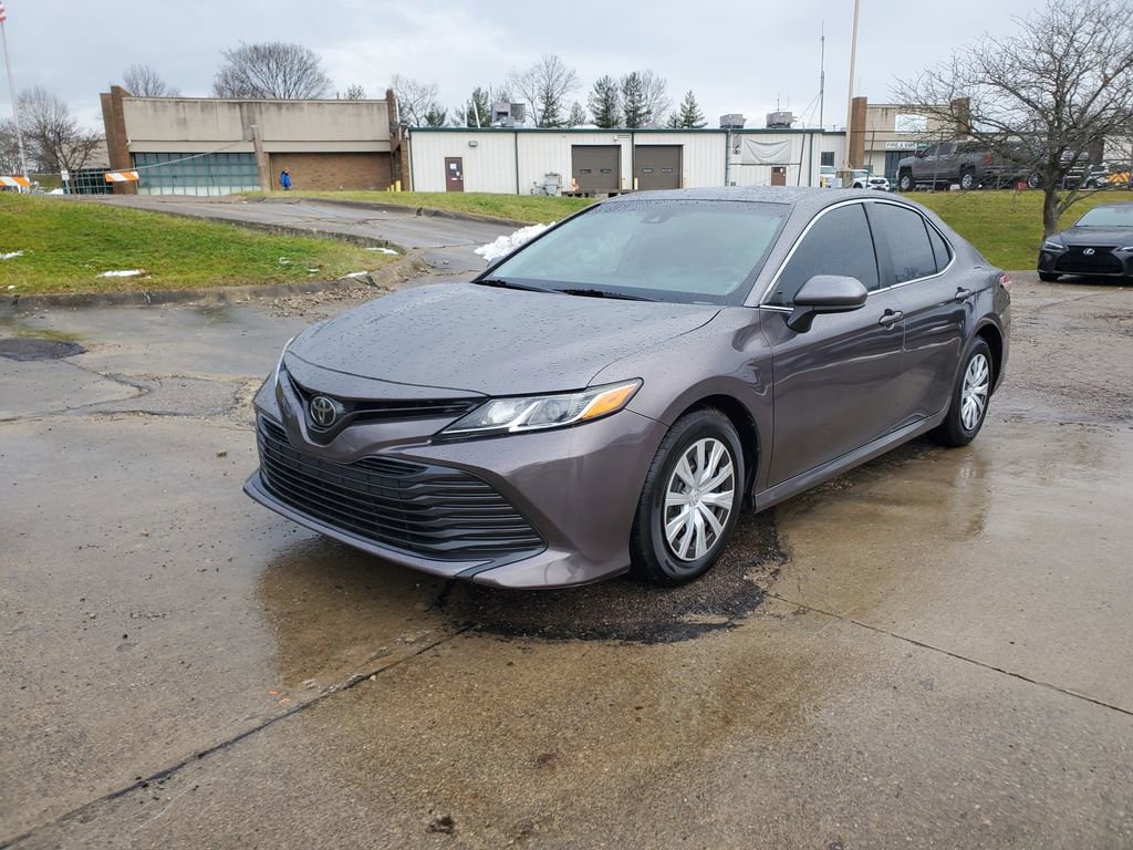 Used 2018 Toyota Camry L image 2