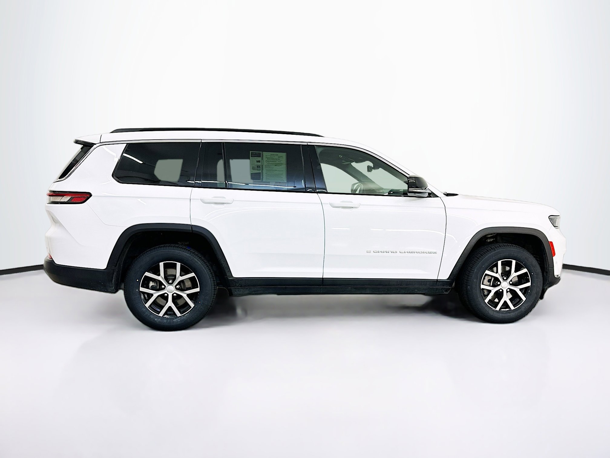 Used 2024 Jeep Grand Cherokee L Limited w/ Luxury Tech Group II image 10