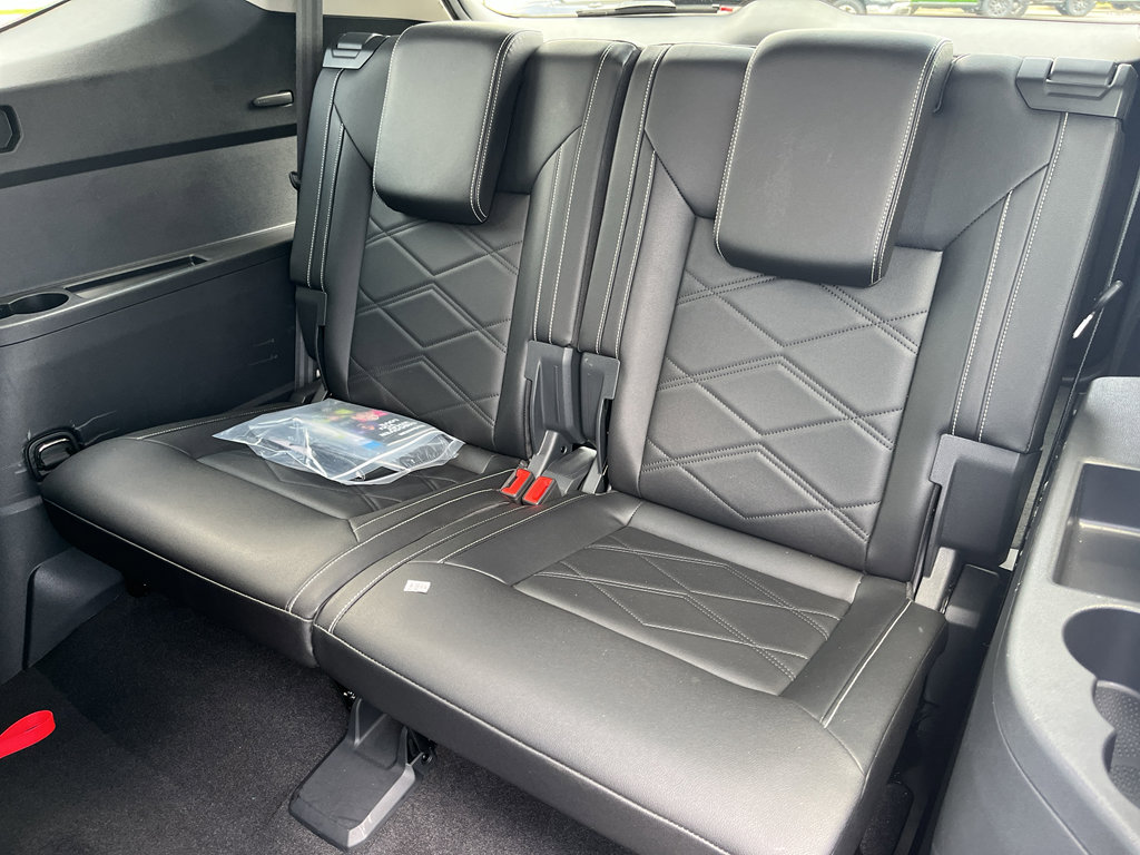 Used 2025 Volkswagen Atlas SE image 24