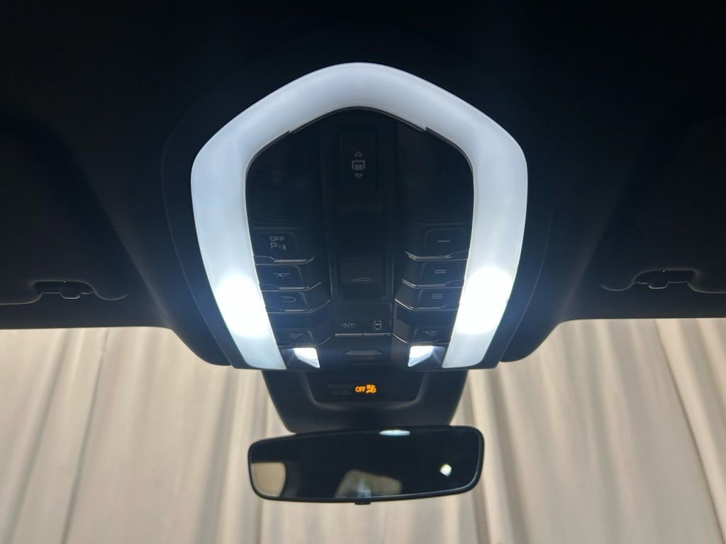 Certified 2023 Porsche Macan Turbo image 23